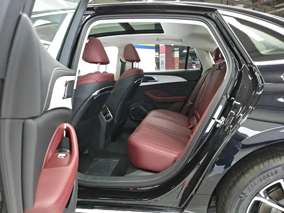 Hongqi H5 PHEV 2025 130 super hybrid version купить на сайте DeffCars