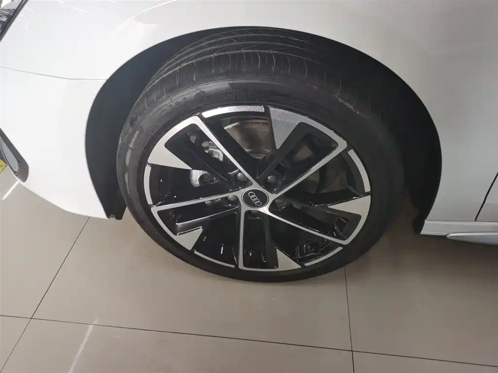 Audi A3 2025 A3L Limousine 35TFSI Flying Spur Exclusive купить на сайте DeffCars