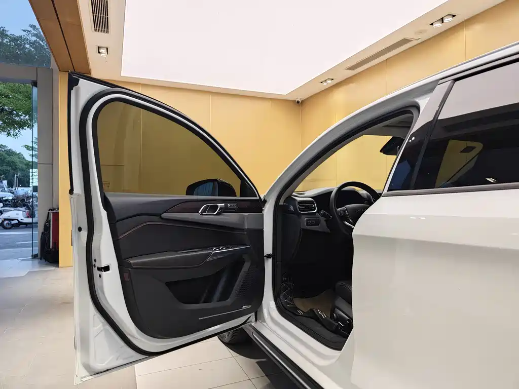 Lynk & Co 02 2019 High-Energy Version 2.0T Automatic Two-wheel Drive Pro Version National VI купить на сайте DeffCars