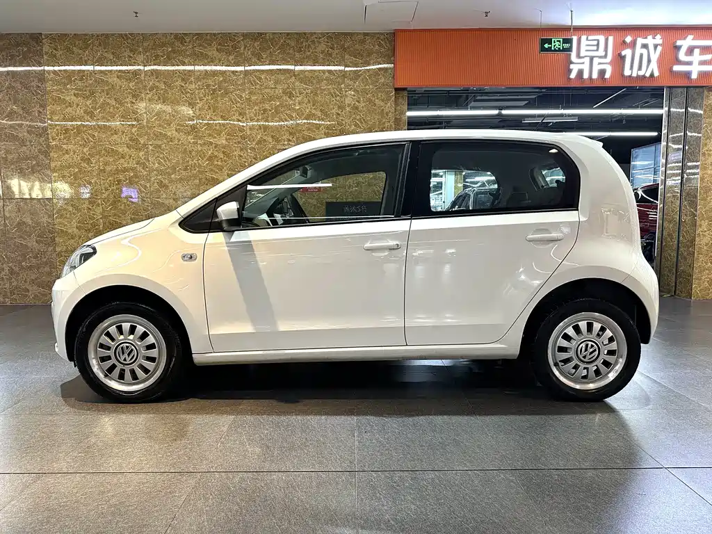 Volkswagen up! 2015 1.0L move up! купить на сайте DeffCars