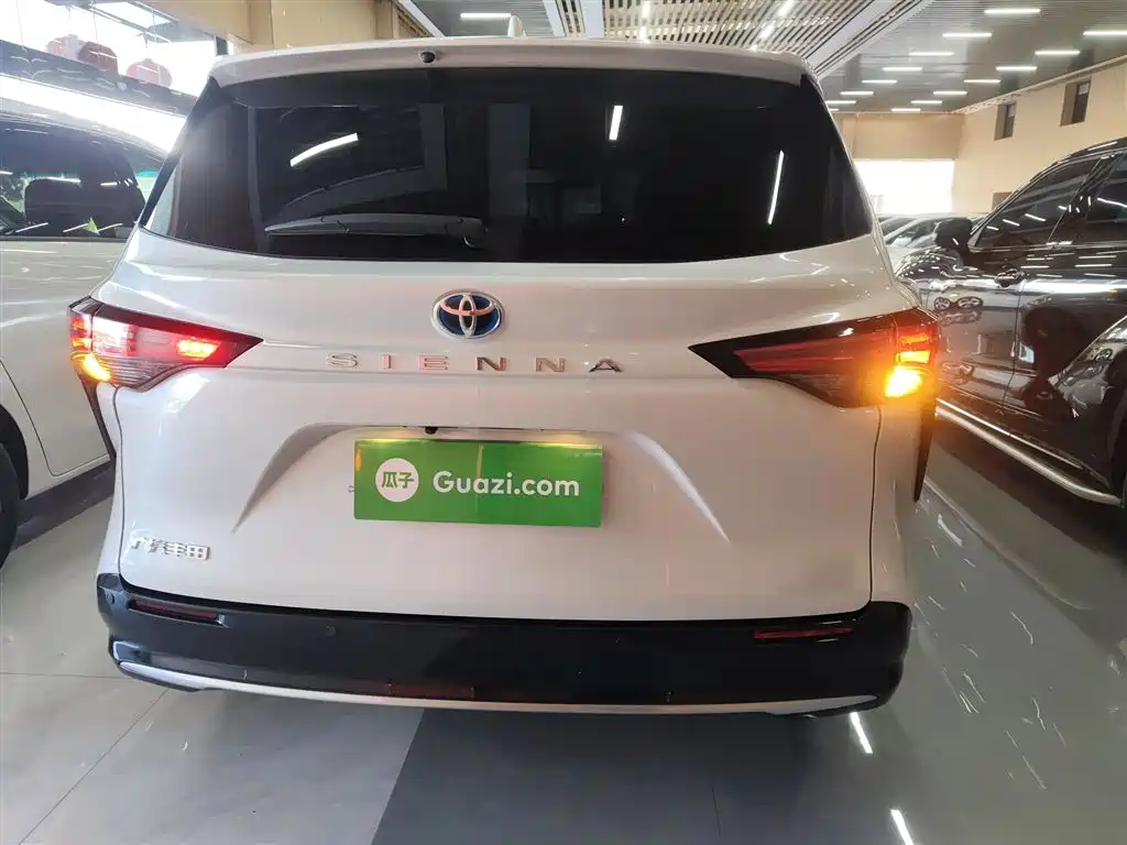 SIENNA 2023 2.5L Hybrid Deluxe Edition купить на сайте DeffCars