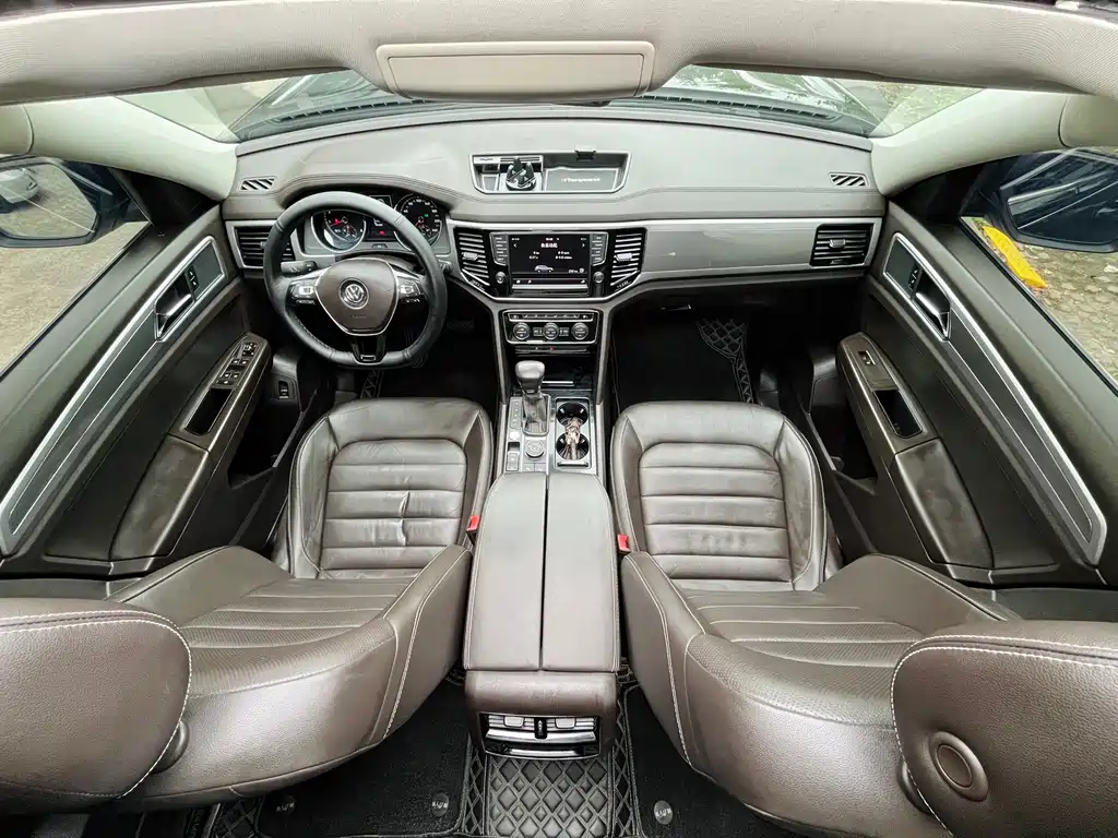 Touron 2017 530 V6 four-wheel drive luxury version купить на сайте DeffCars