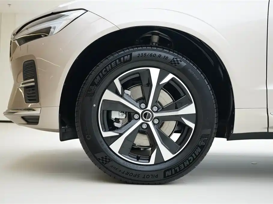 Volvo XC60 2026 B5 four-wheel drive Zhiyi Luxury Edition купить на сайте DeffCars