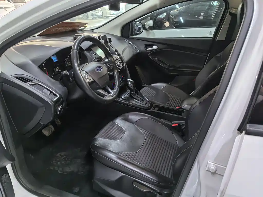 Focus 2017 hatchback EcoBoost 125 automatic super stylish smart mobility version купить на сайте DeffCars