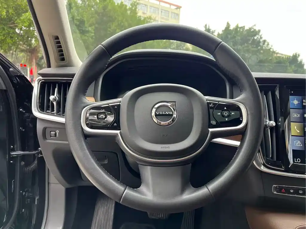 Volvo S90 2018 T5 Zhiya Edition купить на сайте DeffCars
