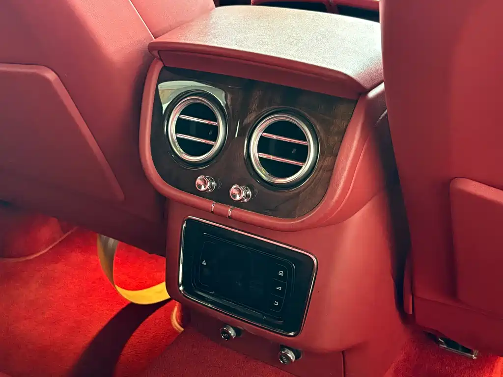 Bentayga 2017 6.0T Standard Edition купить на сайте DeffCars