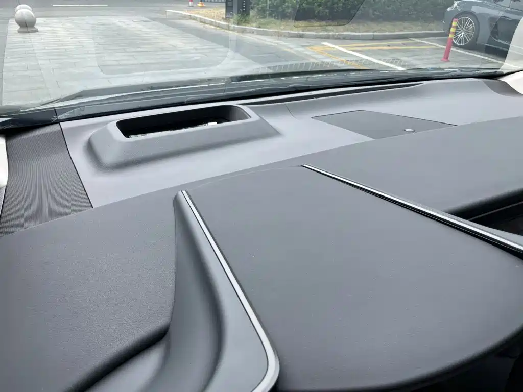 Lexus LM 2023 500h six-seater premium version купить на сайте DeffCars