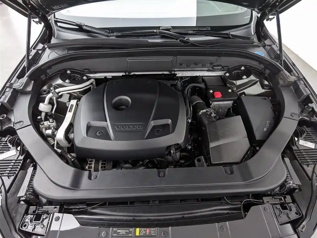 Volvo XC60 2021 T5 four-wheel drive Zhiyuan Deluxe Edition купить на сайте DeffCars