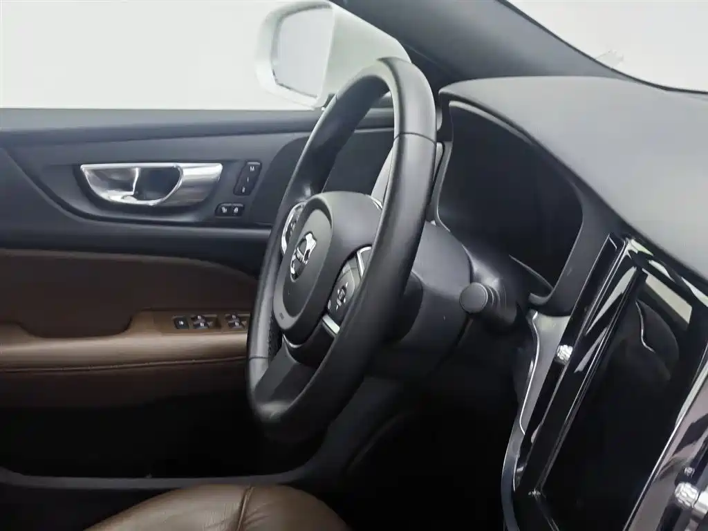 Volvo S60 2023 B4 Zhiyi Luxury Edition купить на сайте DeffCars