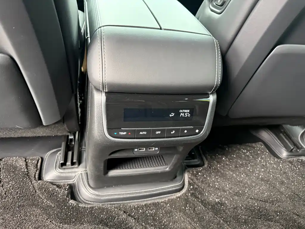 Trumpchi GS8 2022 Pilot Series 2.0TGDI Two-wheel drive Premium Edition (seven seats) купить на сайте DeffCars