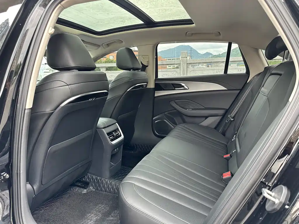 Hongqi H5 2023 1.5T DCT Zhilian Qiyun Edition купить на сайте DeffCars