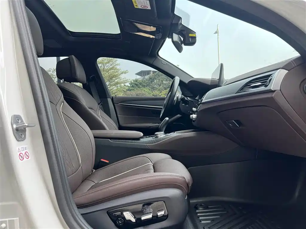 BMW 5 Series 2022 Facelift 2 530Li Exclusive M Sports Package купить на сайте DeffCars