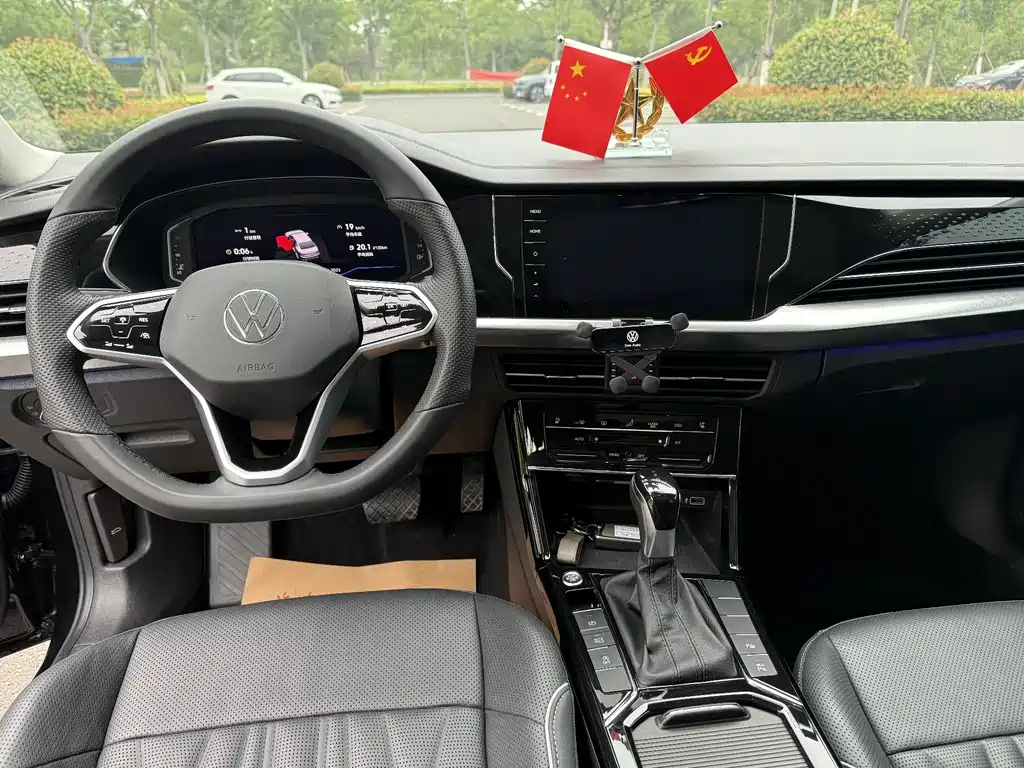 Passat 2023 330TSI Deluxe Edition купить на сайте DeffCars