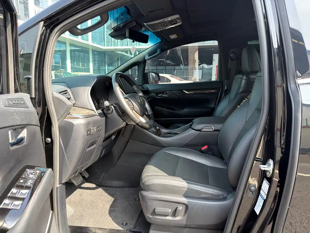 Wilfa 2023 Crown Dual Engine 2.5L HV Premium Edition купить на сайте DeffCars