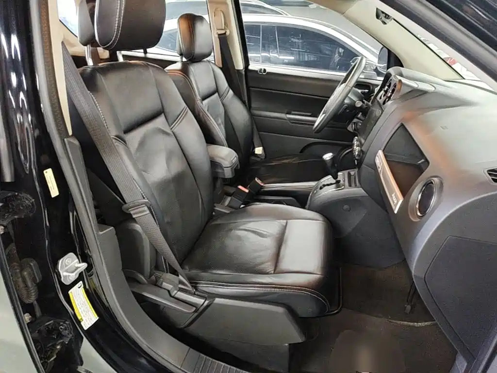 Compass imported 2014 facelift 2.0L two-wheel drive aggressive version купить на сайте DeffCars