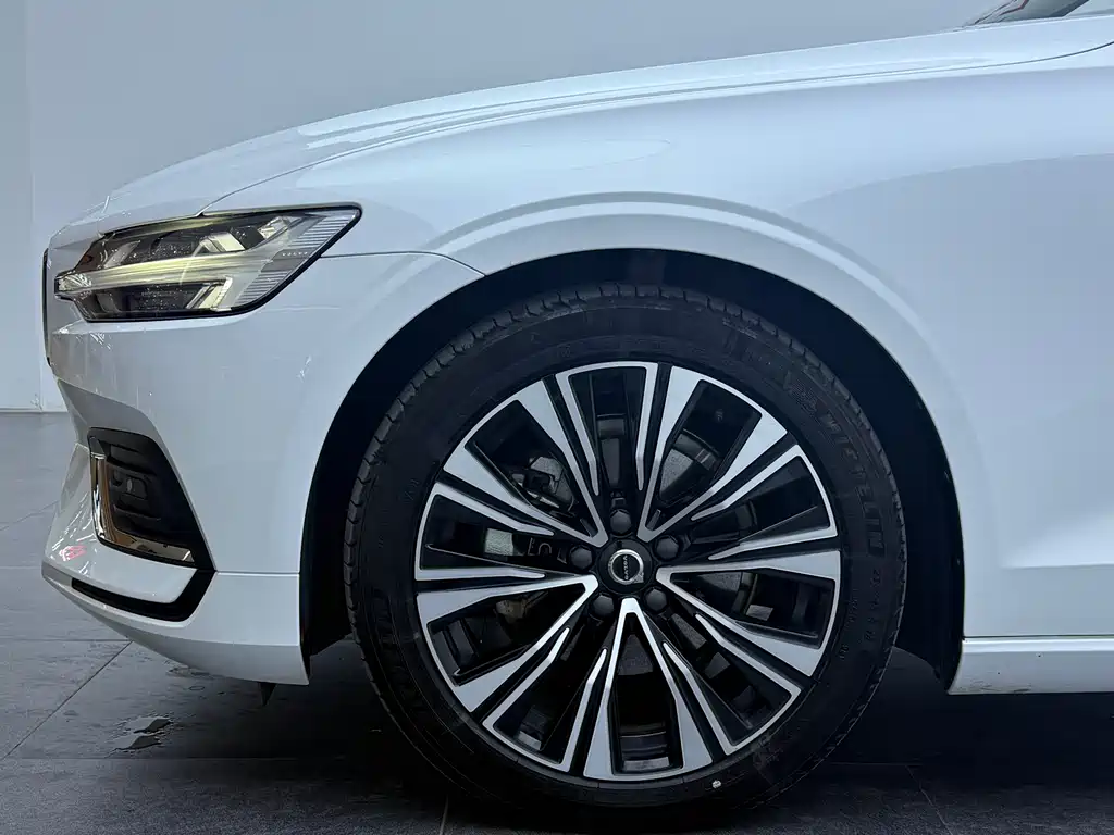Volvo S60 2023 B4 Zhiyuan Luxury Edition купить на сайте DeffCars