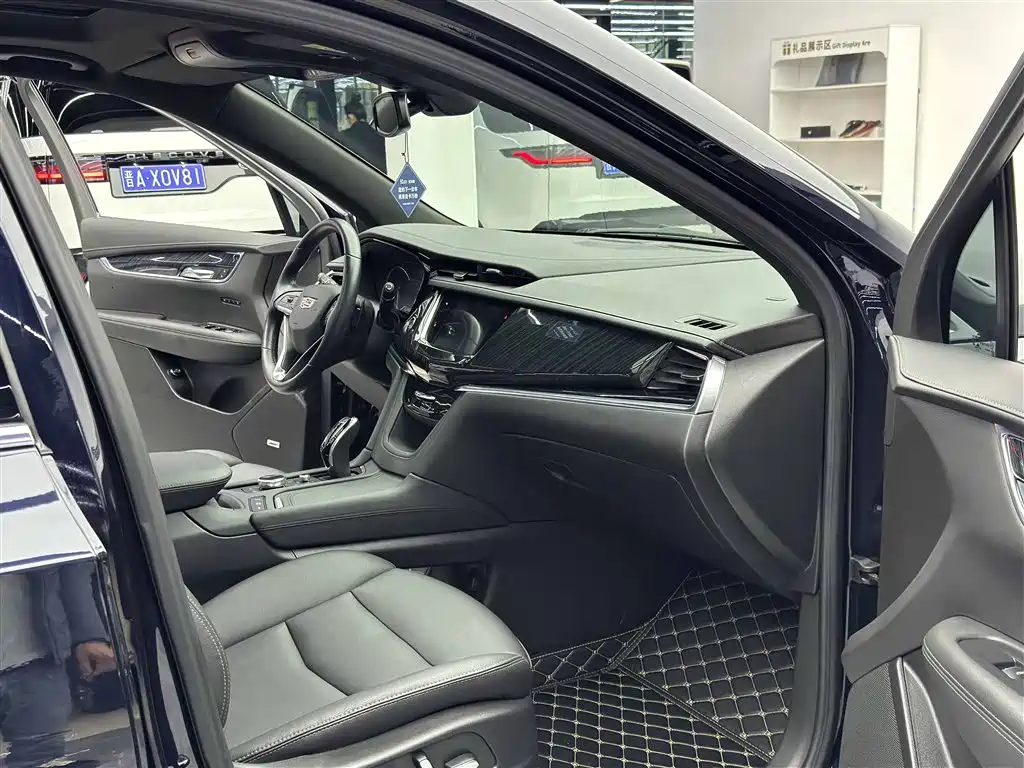 Cadillac XT6 2022 2.0T seven-seat two-wheel drive luxury model купить на сайте DeffCars