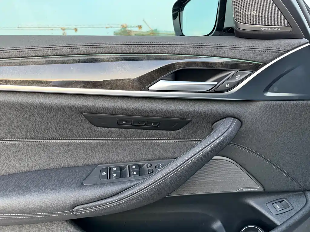 BMW 5 Series 2018 530Li Exclusive M Sports Package купить на сайте DeffCars