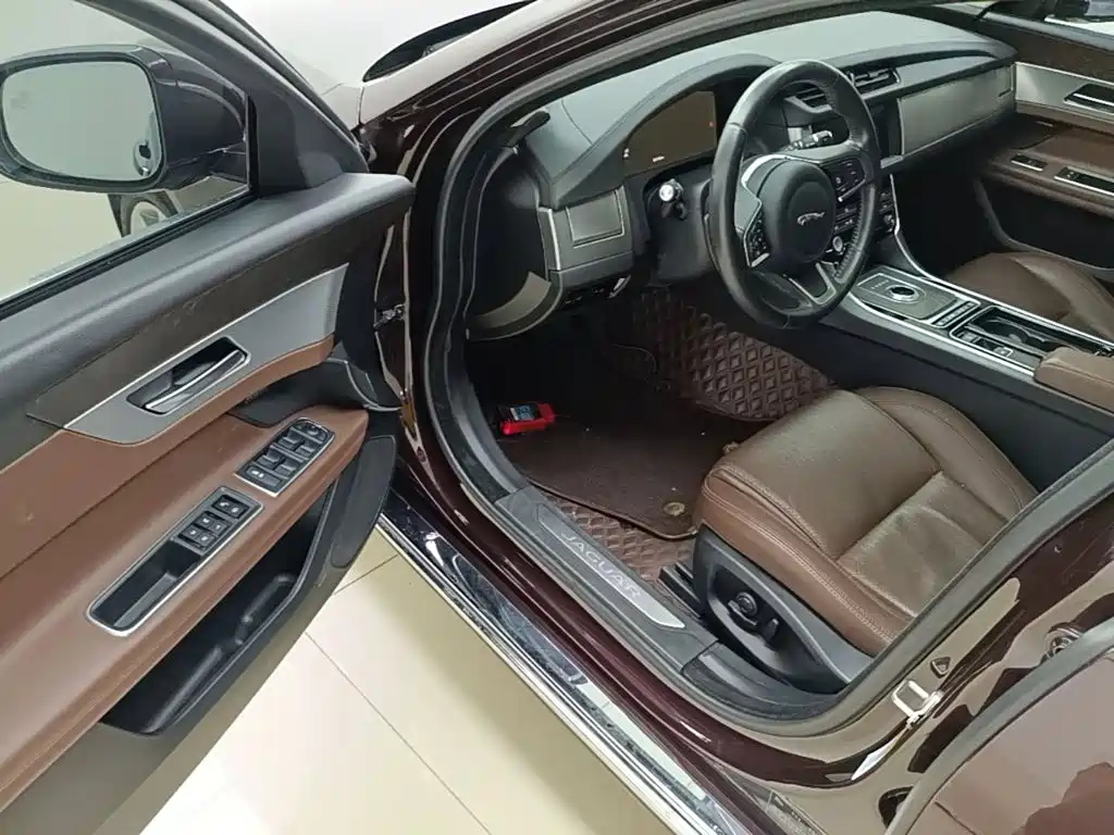 Jaguar XFL 2020 XFL 2.0T P250 four-wheel drive exclusive edition купить на сайте DeffCars