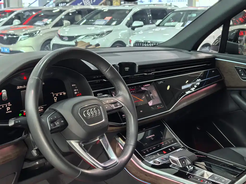 Audi Q7 2021 55 TFSI quattro S line sports version купить на сайте DeffCars