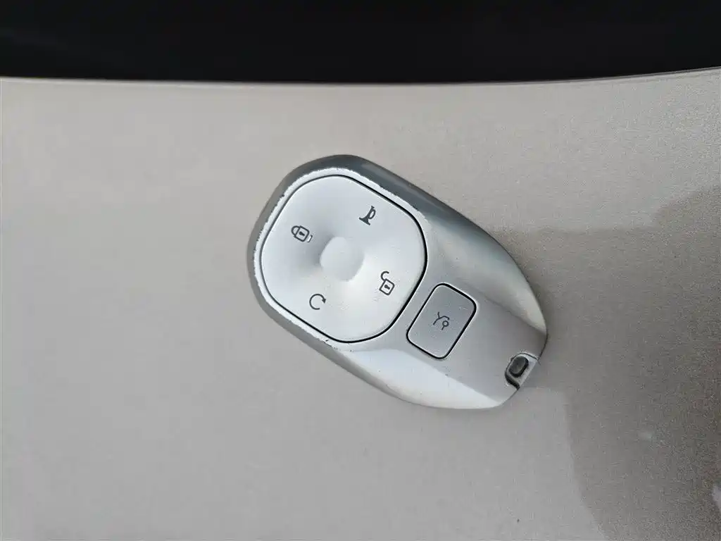 Trumpchi Yearning S9 2025 Qiankun UItra 6-seater купить на сайте DeffCars