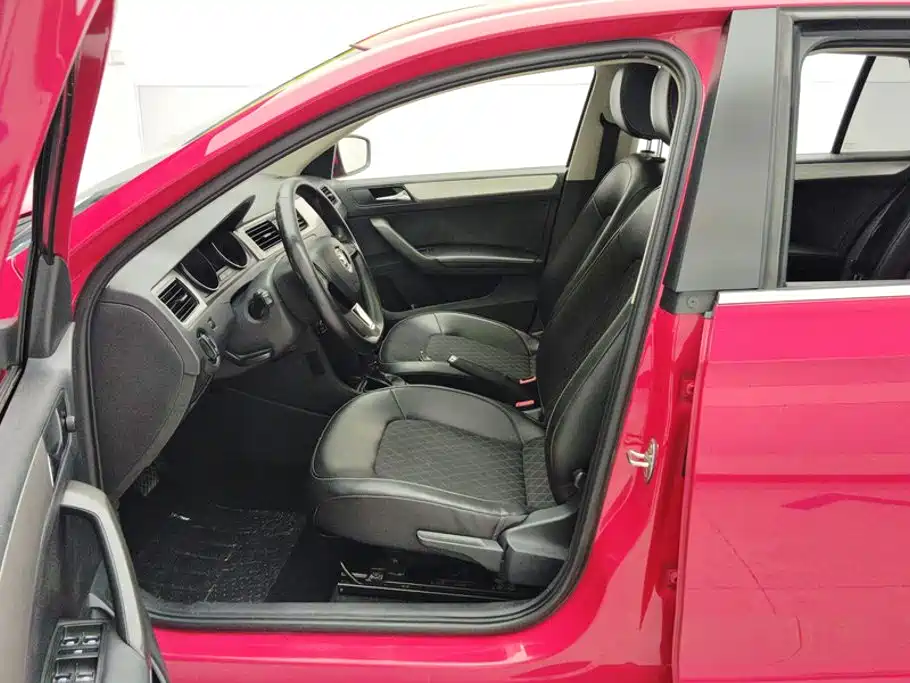 Xindong (Rapid Spaceback) 2019 1.5L automatic comfort version купить на сайте DeffCars