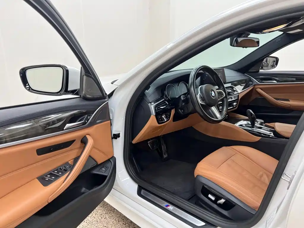 BMW 5 Series 2018 530Li Exclusive M Sports Package купить на сайте DeffCars