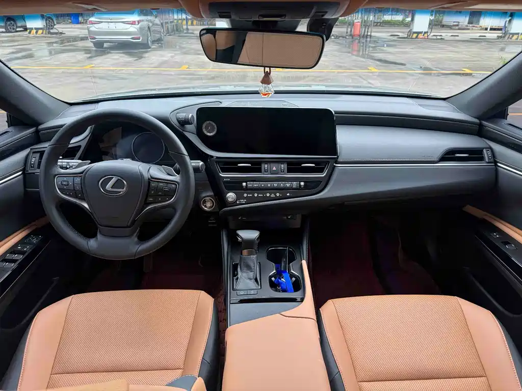 Lexus ES 2023 200 Excellence Edition купить на сайте DeffCars