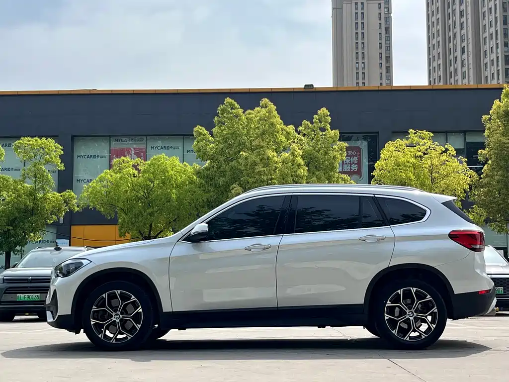 BMW X1 2020 sDrive25Li Leading Model купить на сайте DeffCars