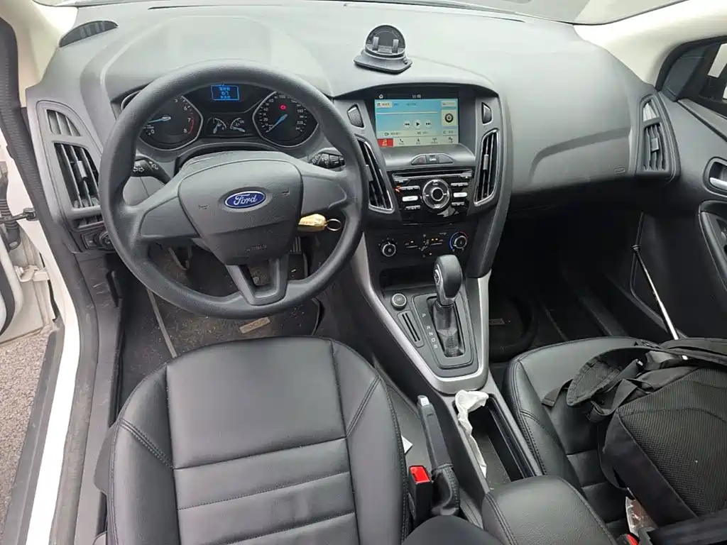Focus 2017 hatchback 1.6L automatic comfort smart mobility version купить на сайте DeffCars