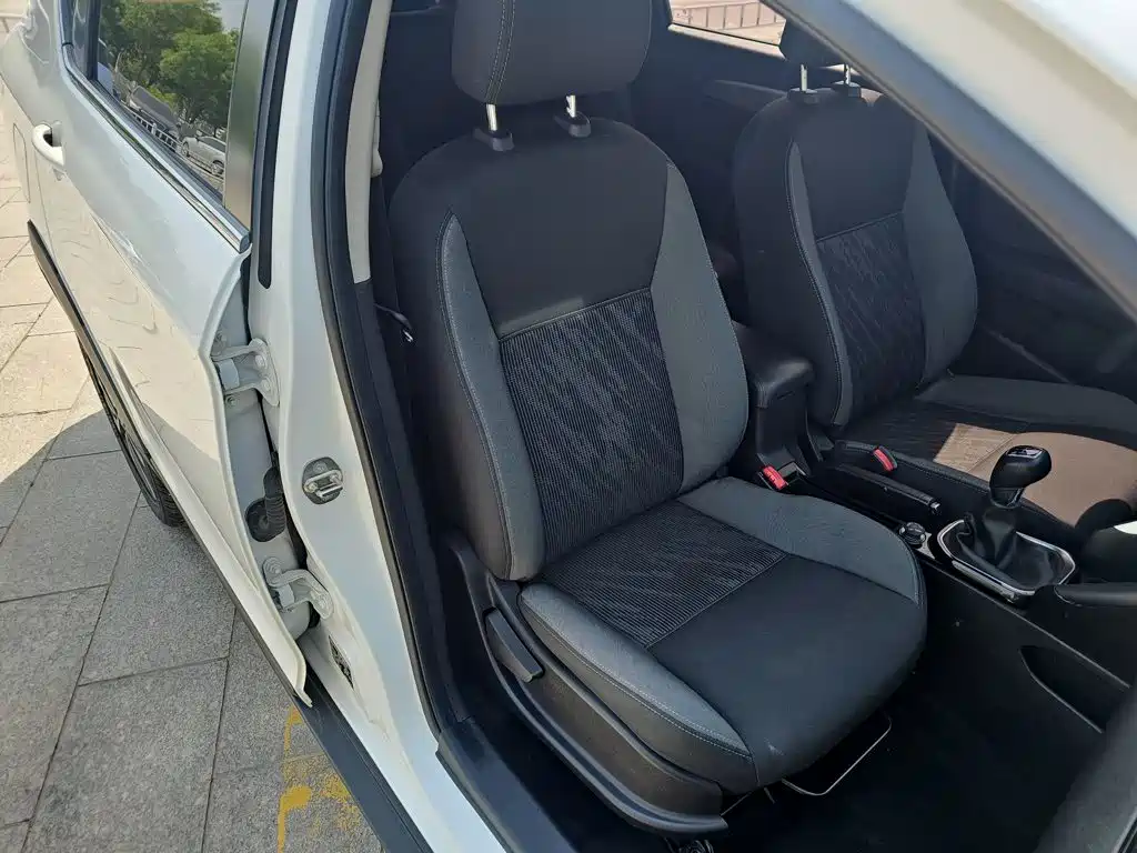 Dongfeng Fengshen AX3 2019 1.6L Manual Enjoy Edition купить на сайте DeffCars