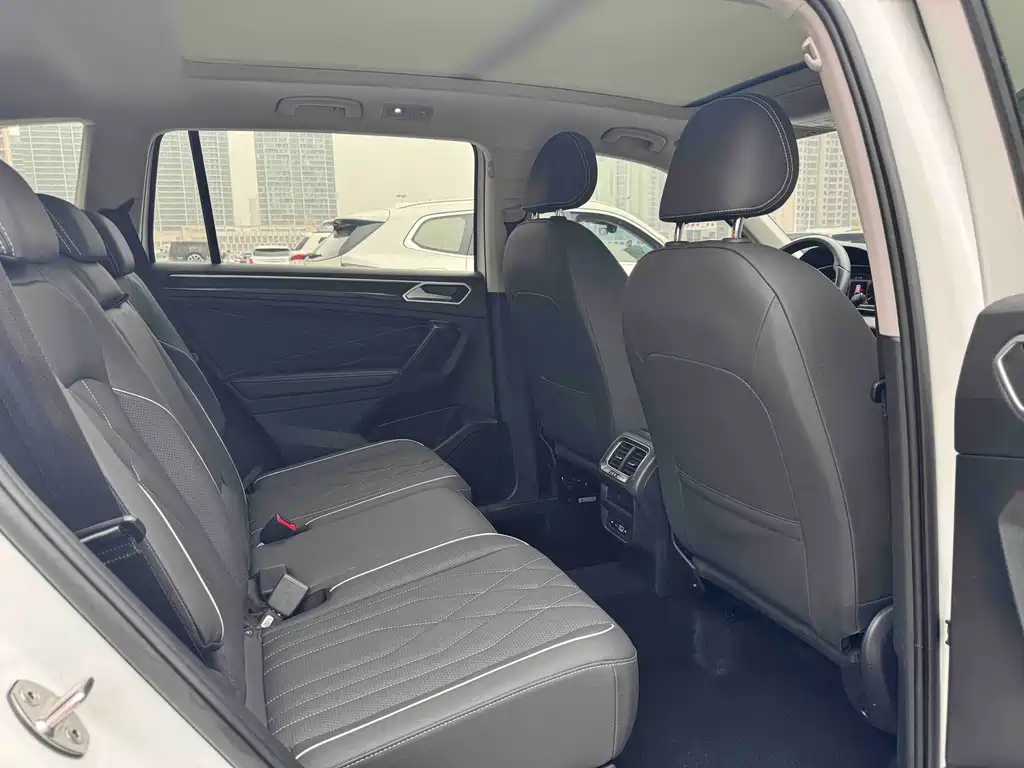Tiguan L 2023 280TSI automatic two-wheel drive Chaochuang limited edition купить на сайте DeffCars
