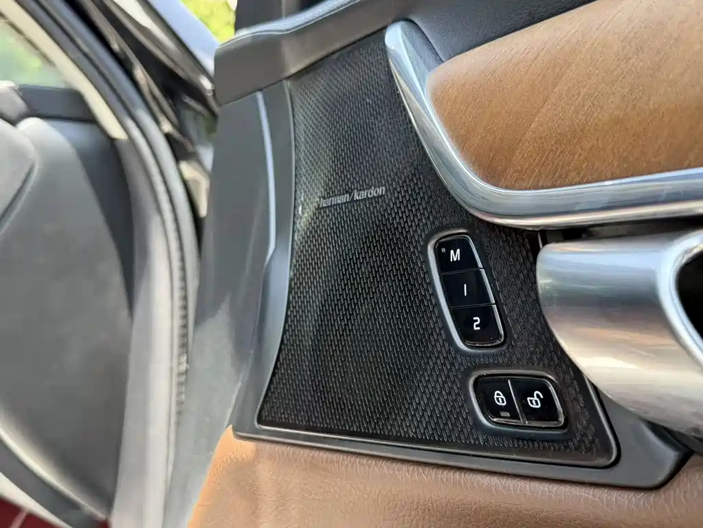 Volvo S90 2020 T5 Zhiyuan Luxury Edition купить на сайте DeffCars