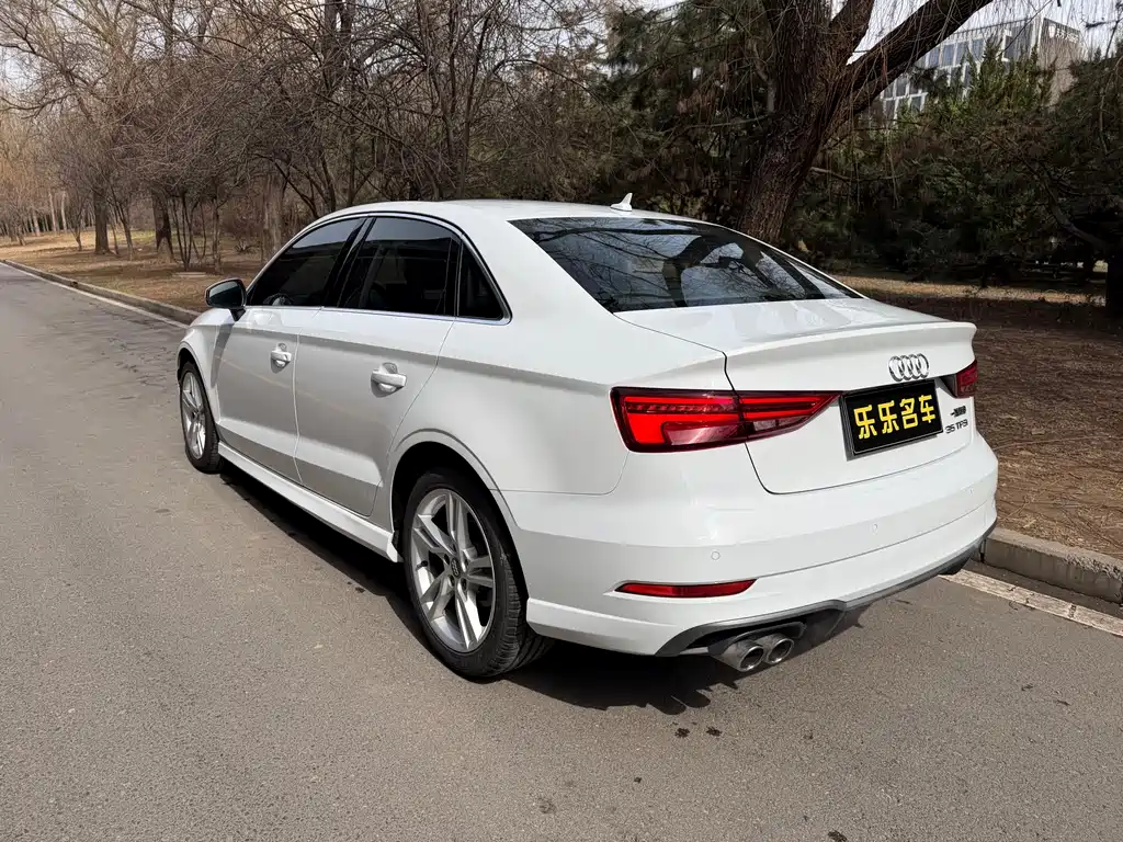 Audi A3 2018 30th Anniversary Limousine 35 TFSI Fashion купить на сайте DeffCars