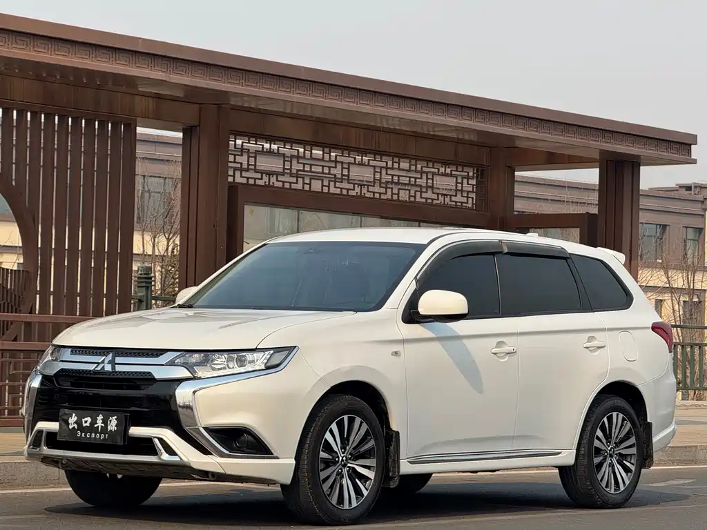 Outlander 2021 facelift 2.0L 2WD smooth version 5 seats купить на сайте DeffCars