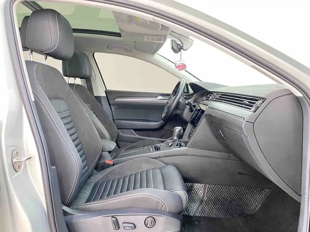 Magotan 2020 330TSI DSG leading model купить на сайте DeffCars