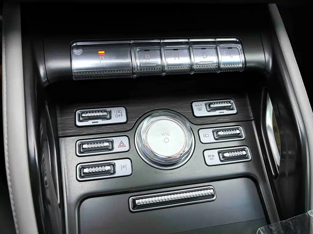 Voyager 2023 2.0T four-wheel drive exclusive edition купить на сайте DeffCars