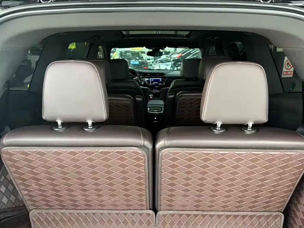 Cadillac XT6 2022 2.0T six-seat two-wheel drive luxury model купить на сайте DeffCars