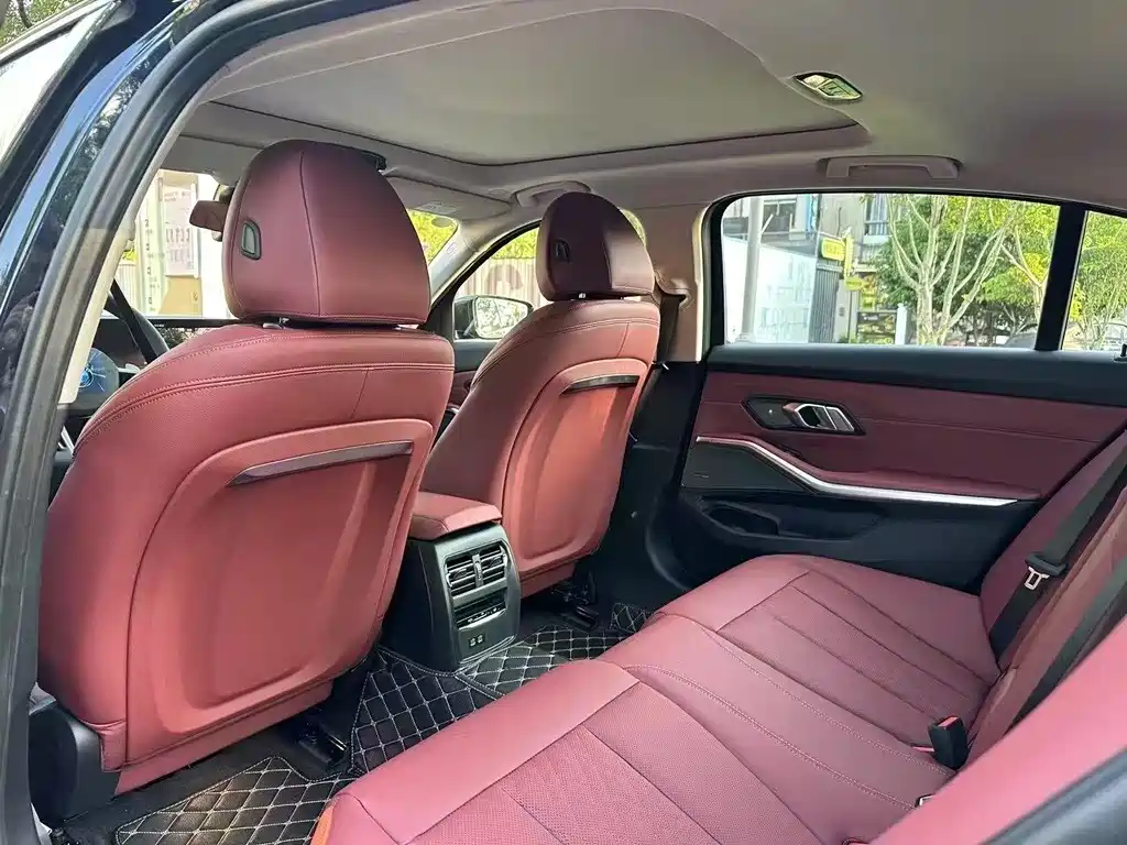 BMW 3 Series 2025 330Li M Sports Night Package купить на сайте DeffCars