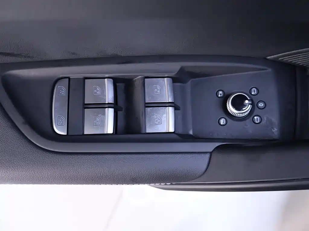 Audi Q5L 2023 45T luxury and dynamic model купить на сайте DeffCars