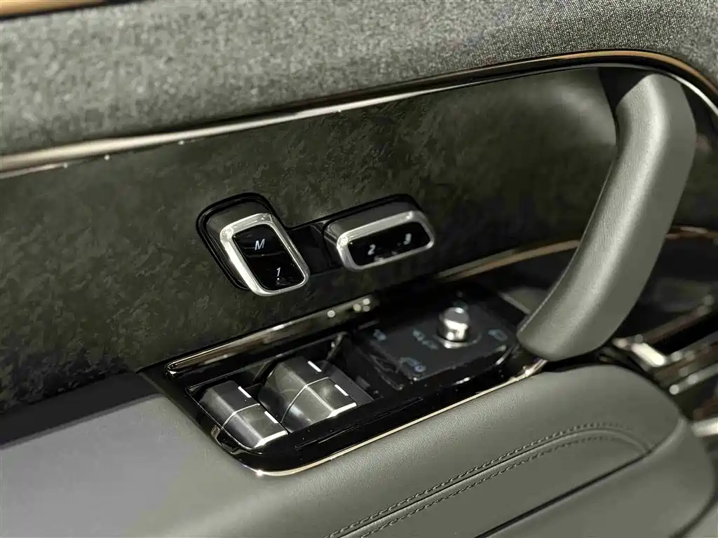 Range Rover Sport 2024 400PS Model Edition купить на сайте DeffCars