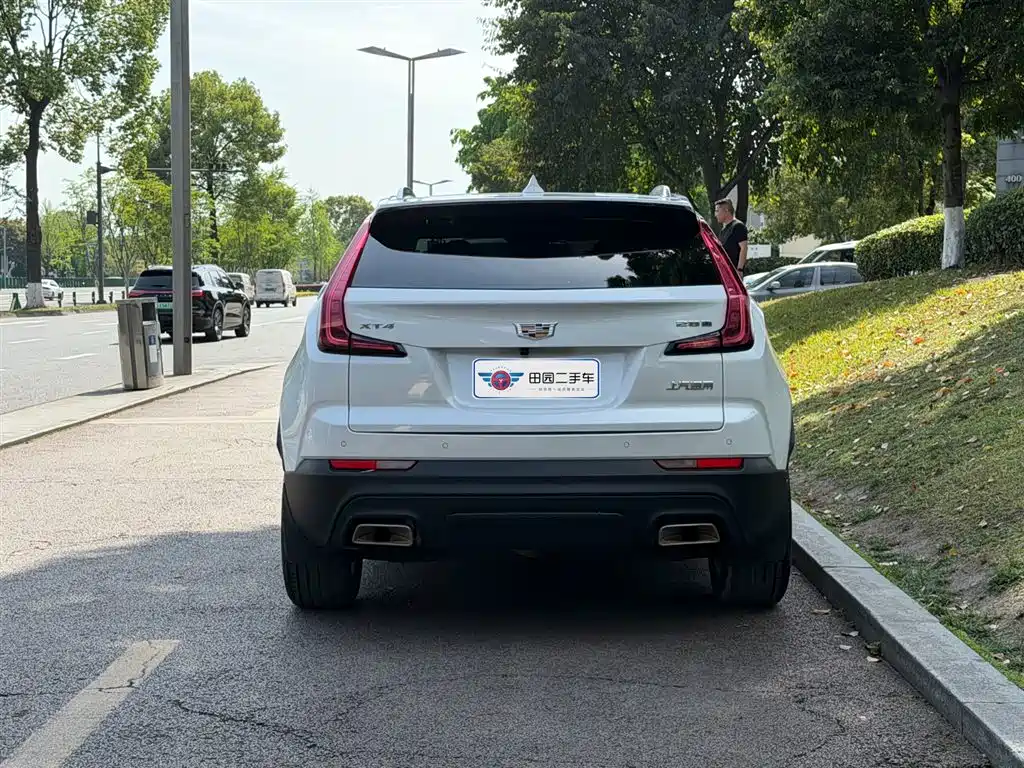 Cadillac XT4 2022 28T two-wheel drive fashion model купить на сайте DeffCars