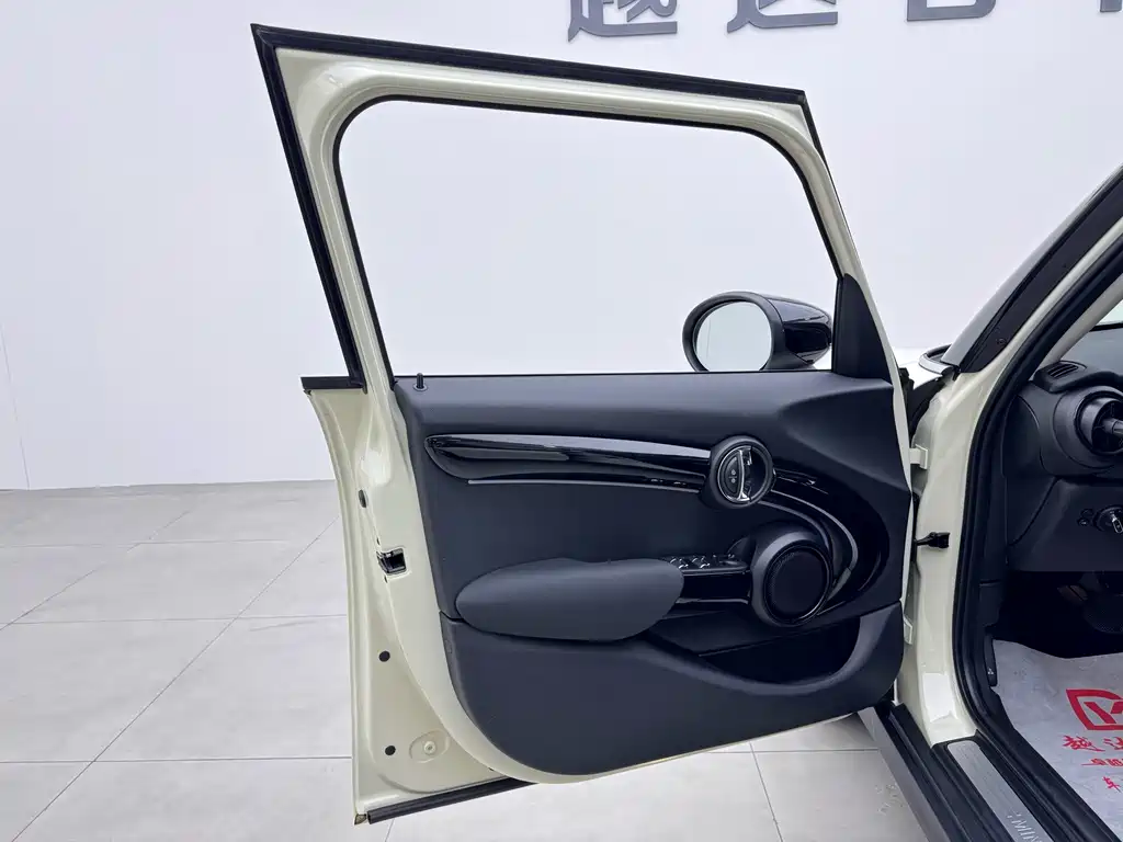 MINI 2022 facelift 1.5T COOPER classic five-door version купить на сайте DeffCars