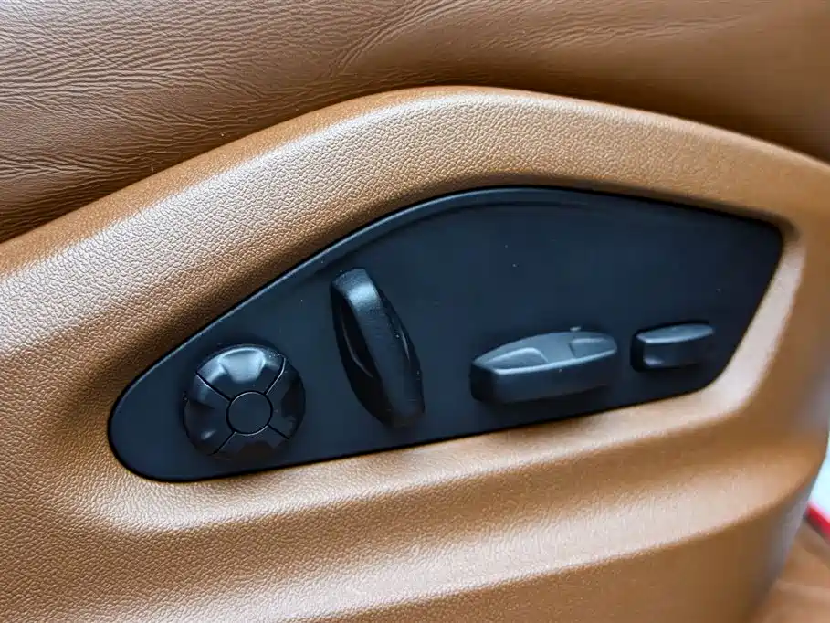 Cayenne New Energy 2023 Cayenne E-Hybrid 2.0T Platinum Edition купить на сайте DeffCars