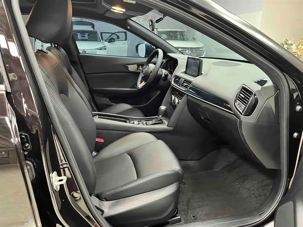 Mazda CX-4 2021 2.0L automatic two-wheel drive Blue Sky Vitality Edition купить на сайте DeffCars