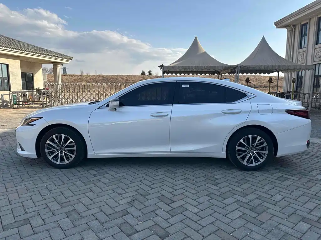 Lexus ES 2023 200 Excellence Edition купить на сайте DeffCars