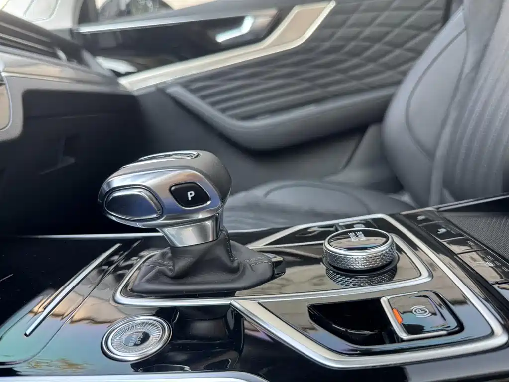 Hongqi HS5 2022 facelift 2.0T Zhilian Flagship Edition купить на сайте DeffCars