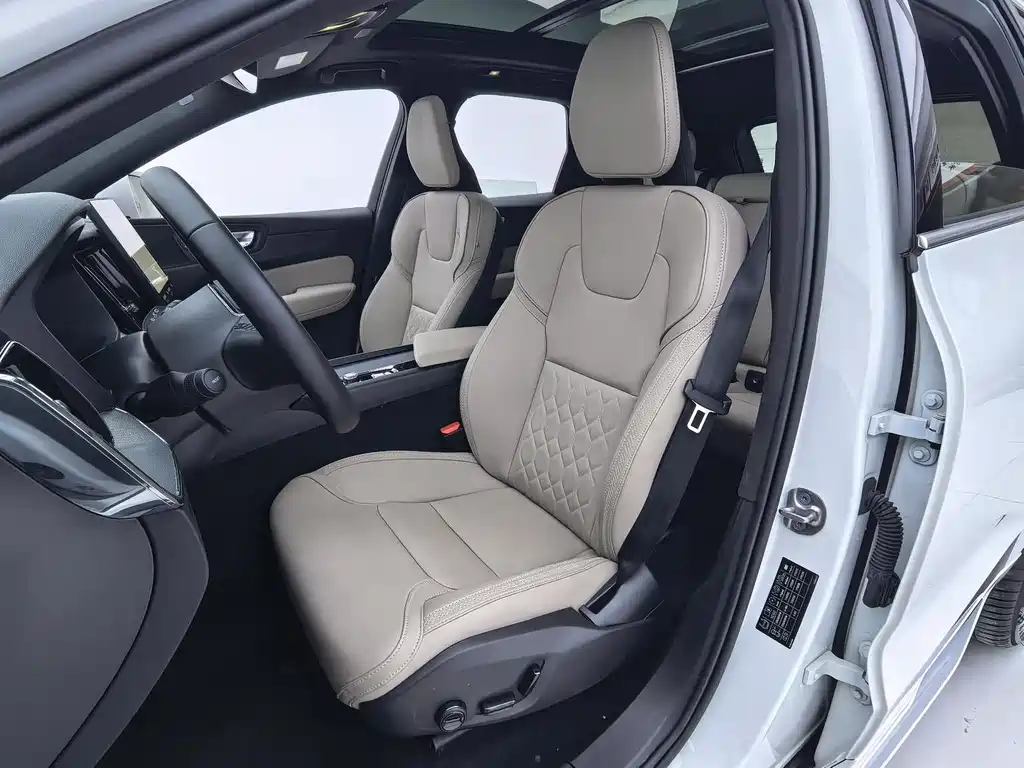 Volvo XC60 2026 B5 four-wheel drive Zhiyi Luxury Edition купить на сайте DeffCars