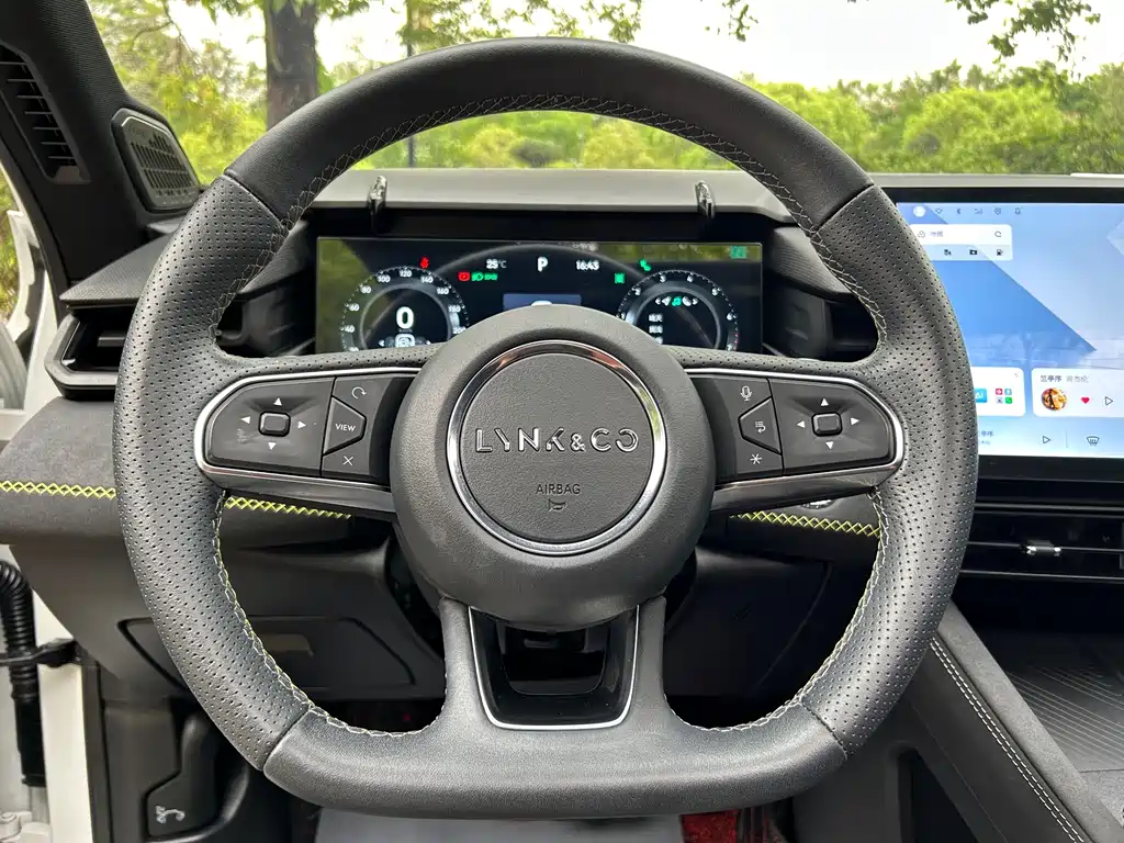 Lynk & Co 03 2023 1.5TD DCT Pro купить на сайте DeffCars
