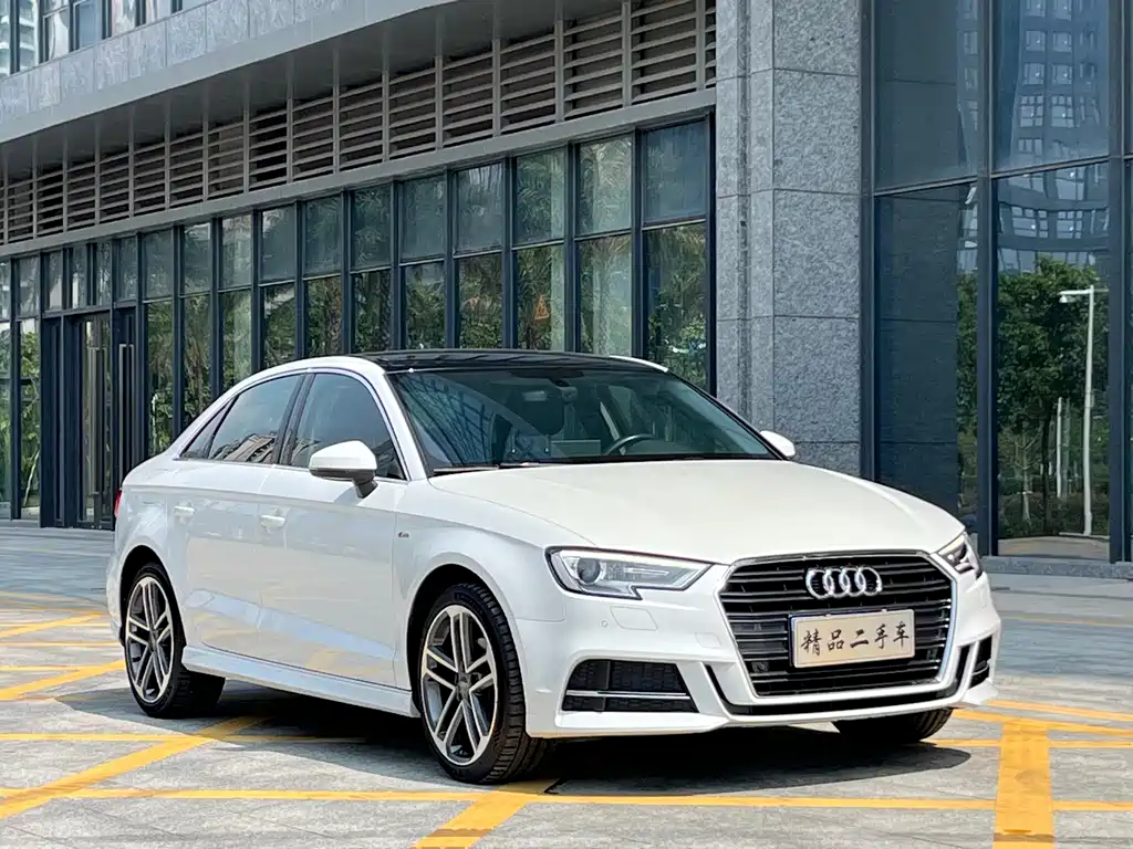 Audi A3 2018 30th Anniversary Limousine 35 TFSI Fashion купить на сайте DeffCars
